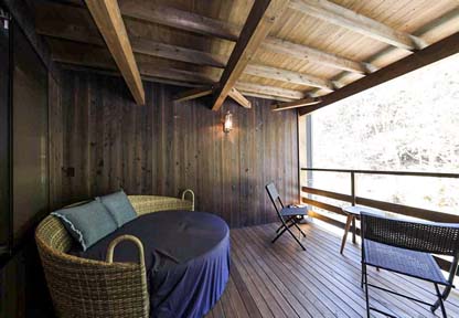 テラスで感じる、四万の大自然